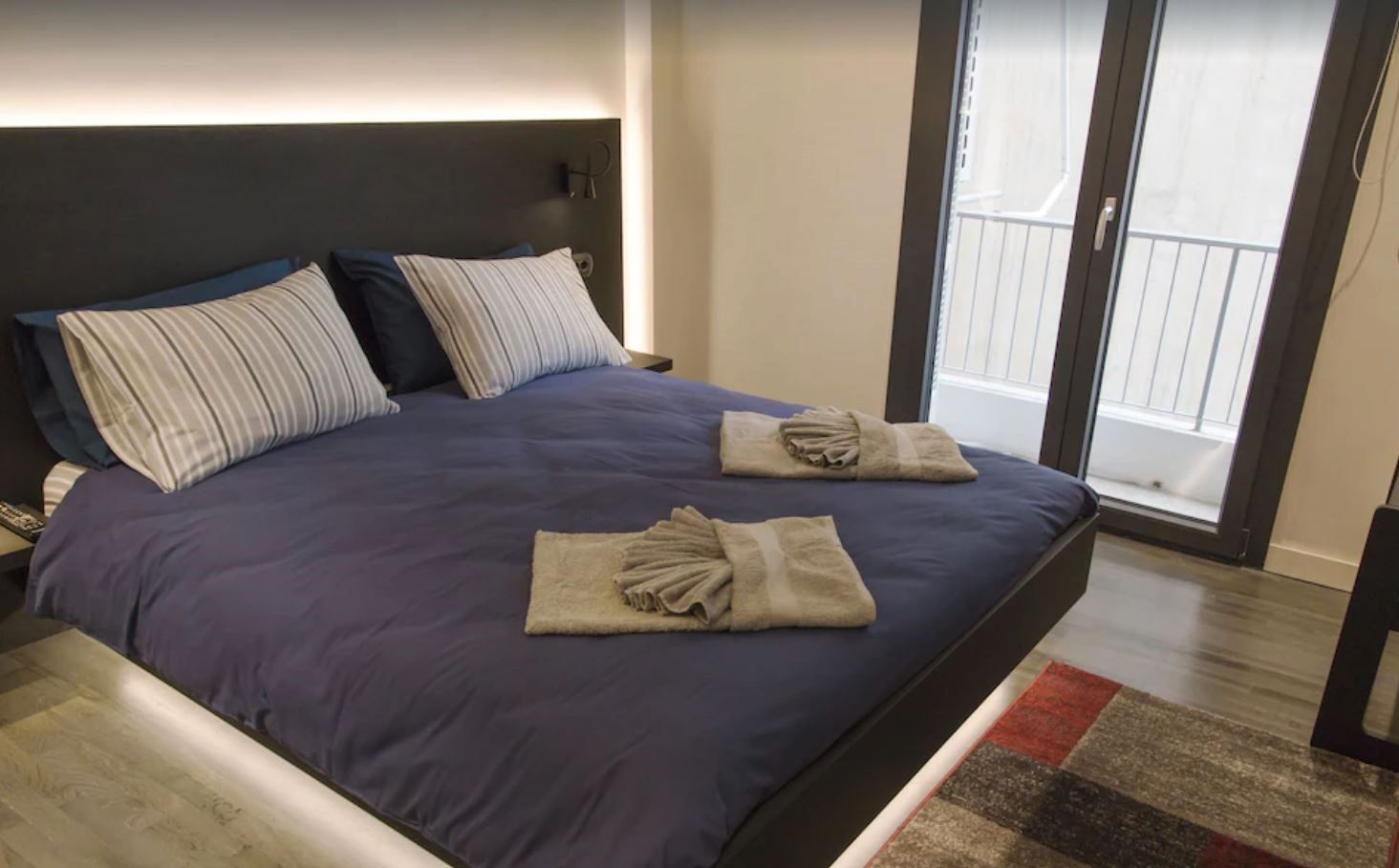 Dormitori de Pis de lloguer en Gijón  amb Moblat, TV i Es permeten mascotes