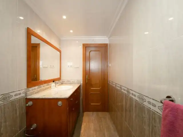 Bathroom of Flat for sale in Burjassot  with Private garden and Balcony