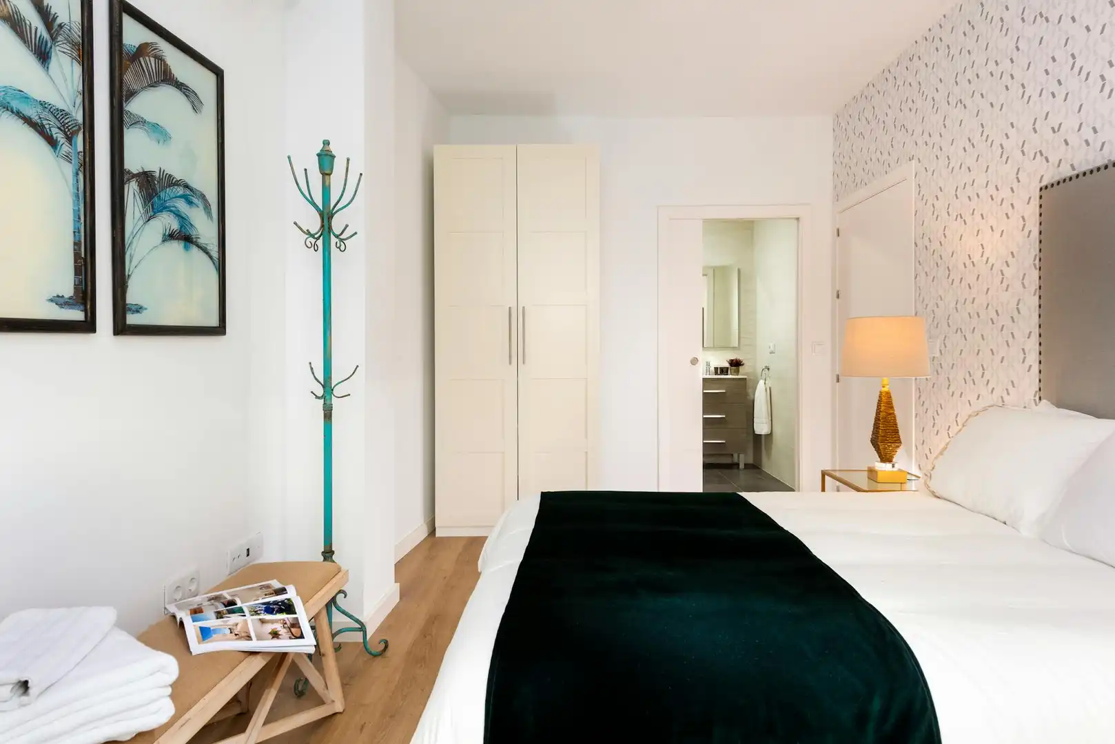 Bedroom of Flat for rent in Sevilla  with Air Conditioner, Heating and Washing machine