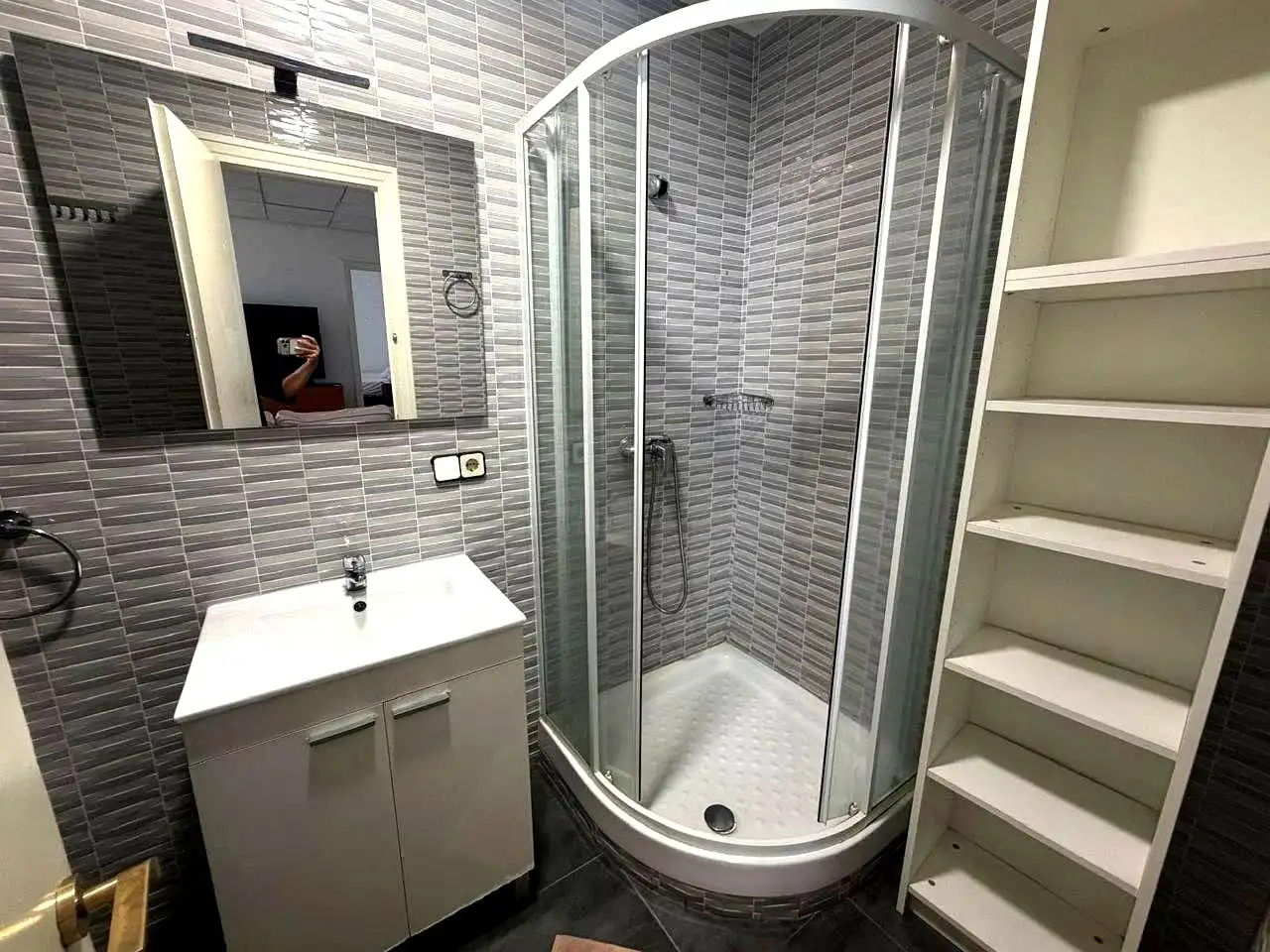Bathroom of Flat for rent in Madrid  with Air Conditioner, Heating and Terrace