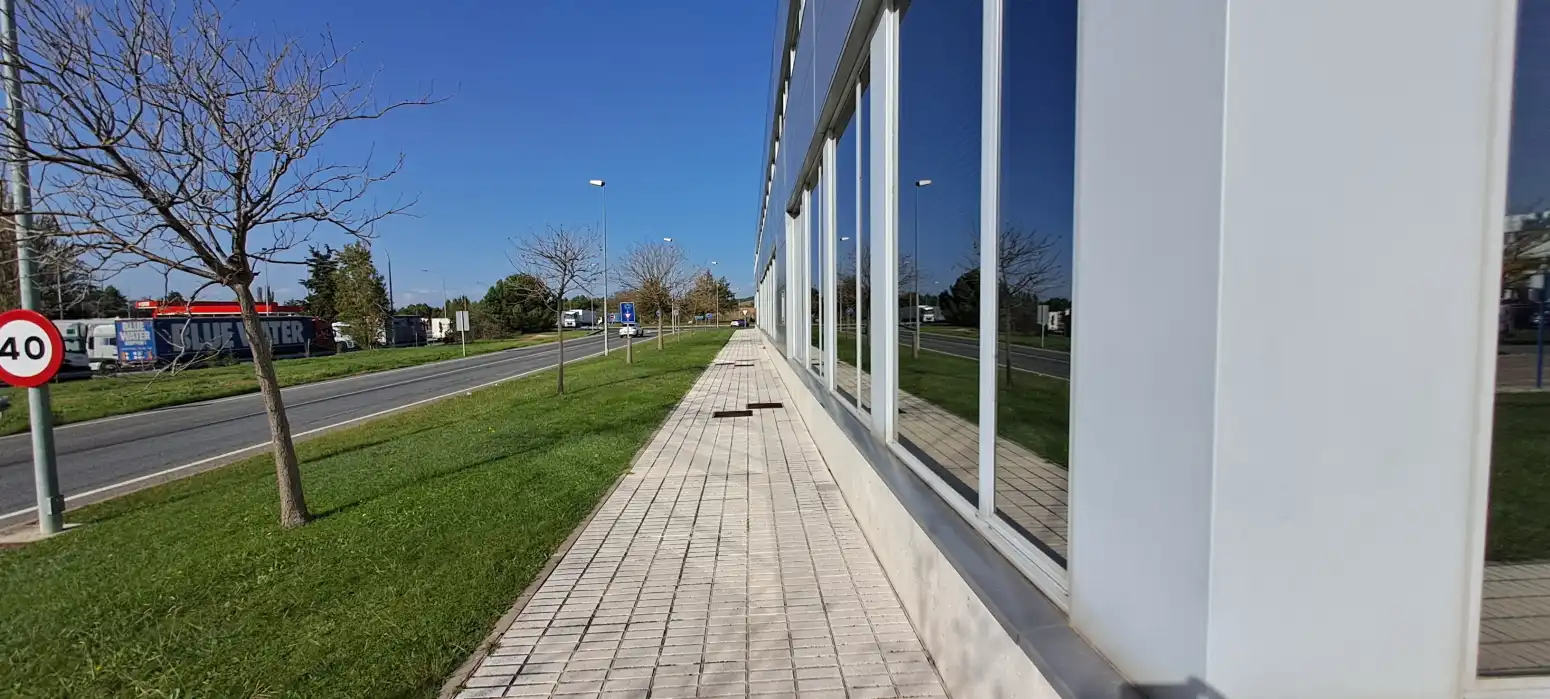 Vista exterior de Oficina de alquiler en Valle de Elorz / Elortzibar con Calefacción