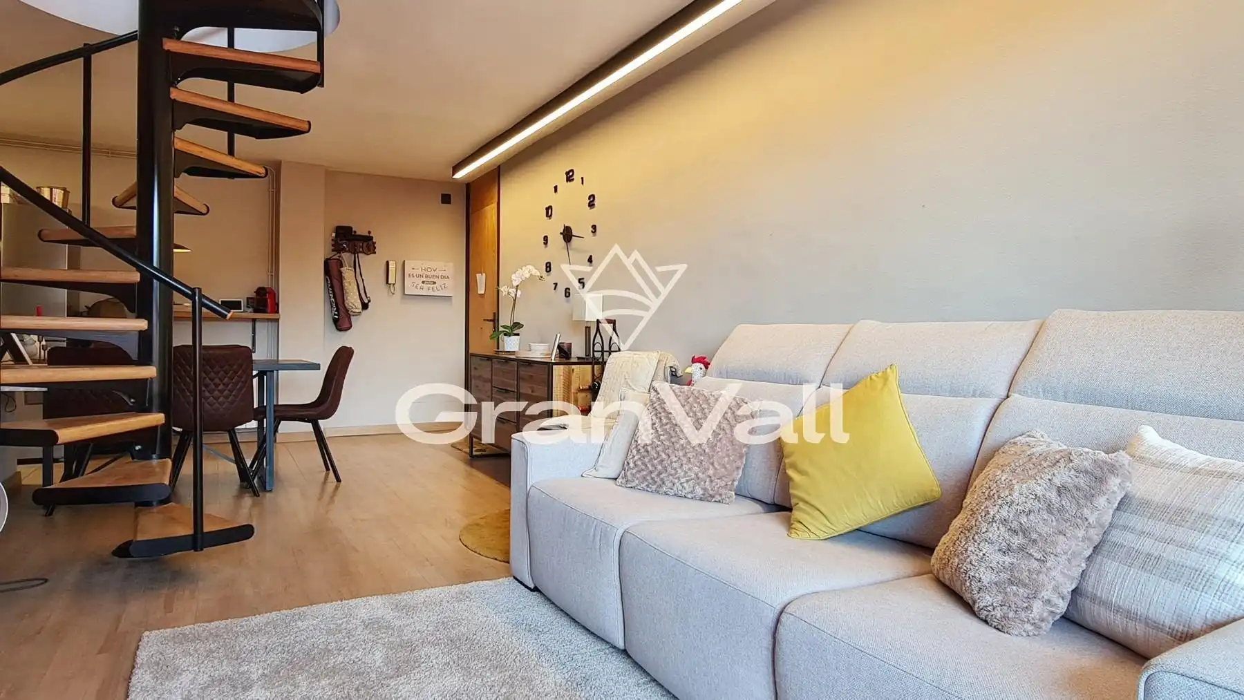 Sala d'estar de Àtic en venda en Puigcerdà amb Calefacció, Parquet i Terrassa
