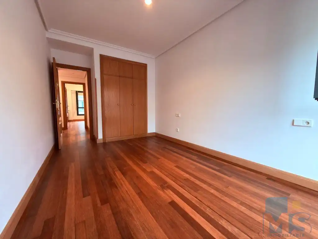 Piso en venta en Donostia - San Sebastián  con Balcón