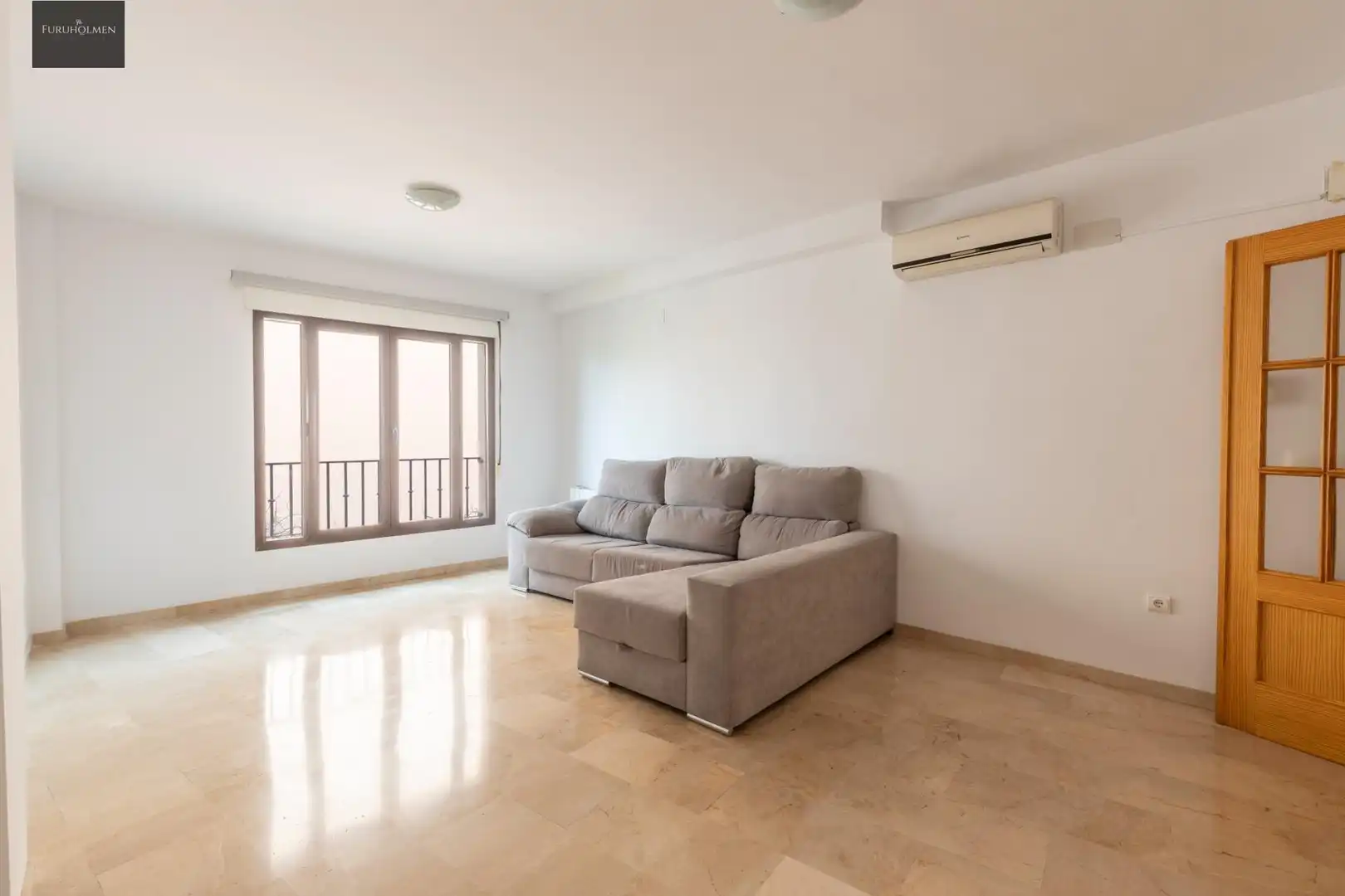 Sala d'estar de Casa adosada en venda en Monachil amb Aire condicionat, Calefacció i Terrassa