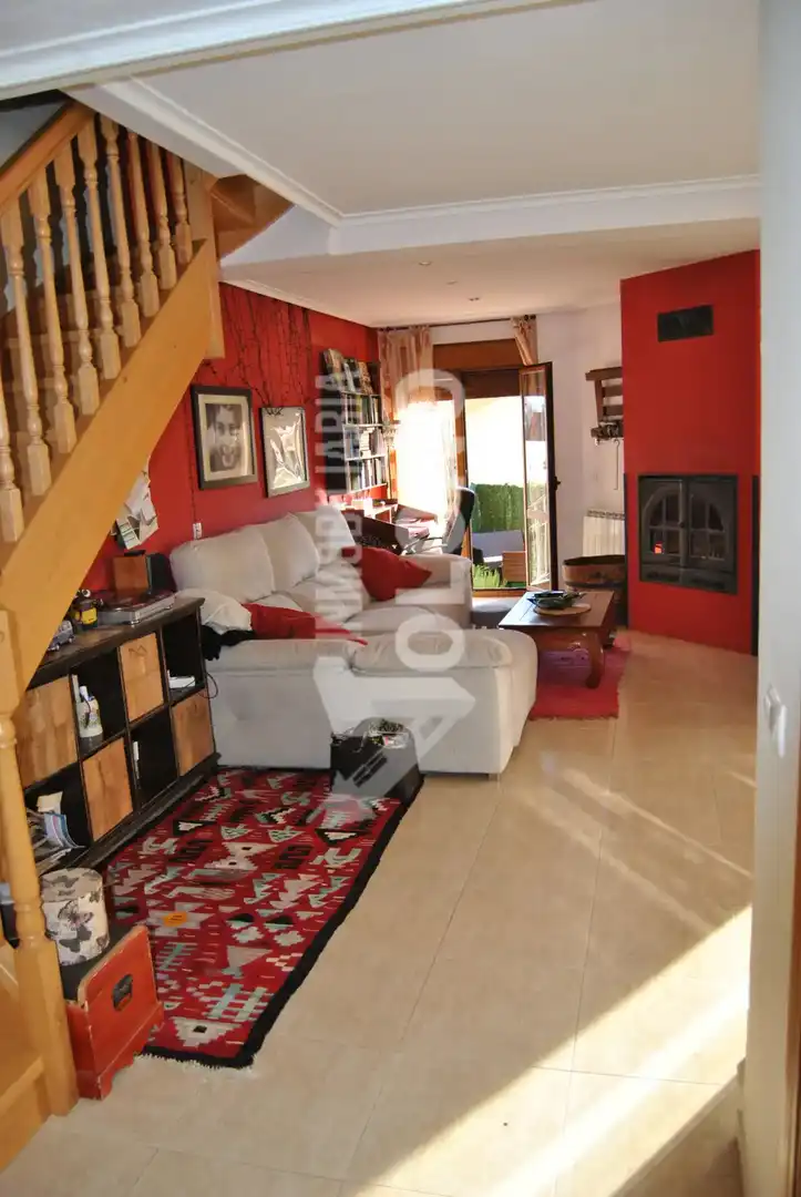 Sala d'estar de Casa adosada en venda en Leza amb Calefacció, Jardí privat i Parquet