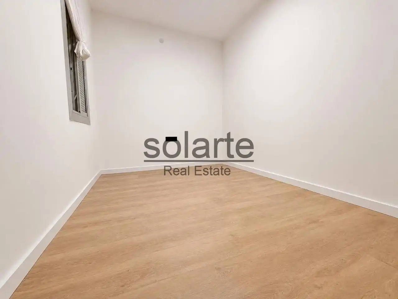 Flat for sale in L'Hospitalet de Llobregat  with Parquet flooring