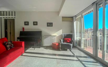 Wohnzimmer von Dachboden zum verkauf in  Barcelona Capital mit Terrasse und Balkon