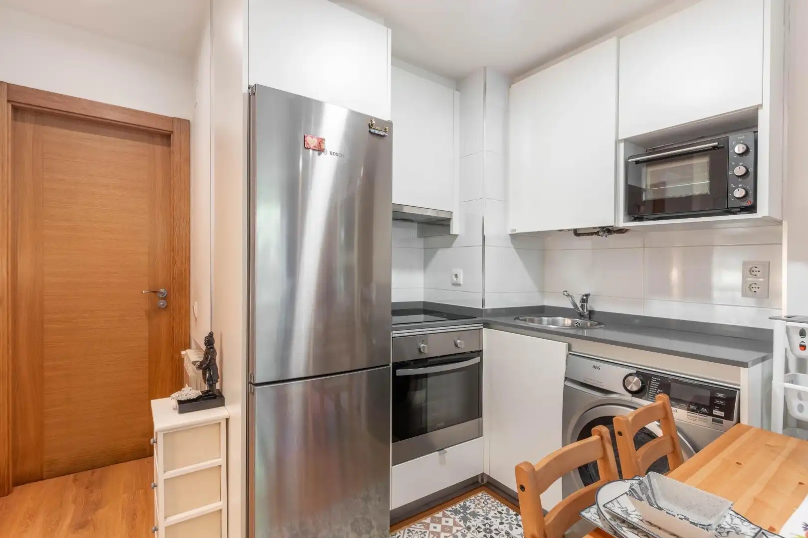 Cuina de Apartament en venda en Gijón  amb Calefacció, Traster i Moblat