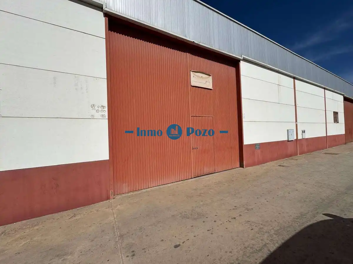 Nave industrial en venta en BADAJOZ 88
