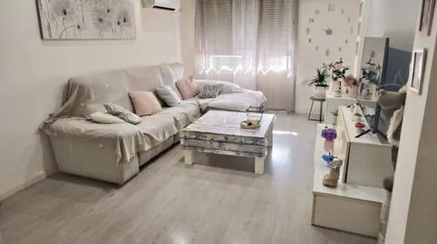 Tu Nuevo Hogar en Benetússer: Piso Reformado, Muy Luminoso y Listo para Entrar a Vivir.