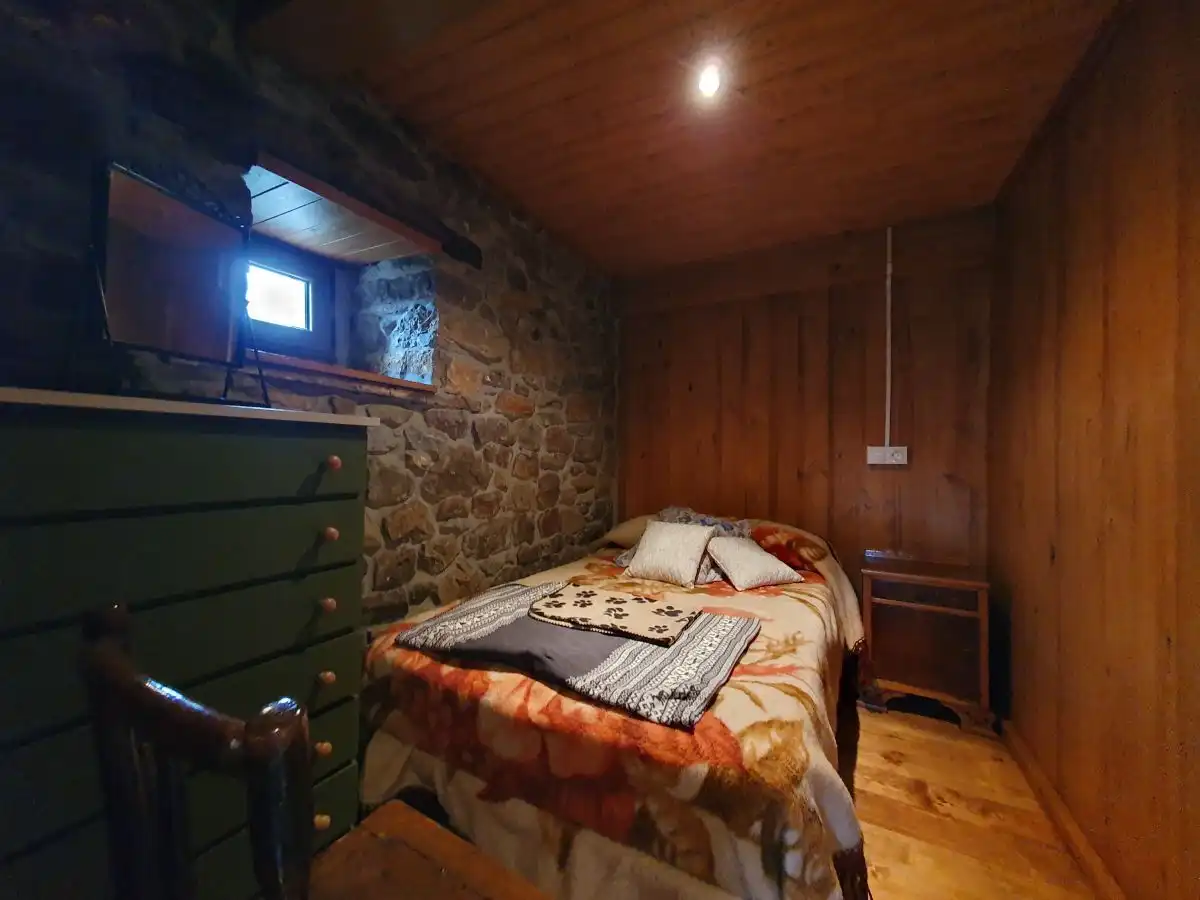 Habitación de Casa o chalet en venta en Belmonte de Miranda con Calefacción, Terraza y Trastero