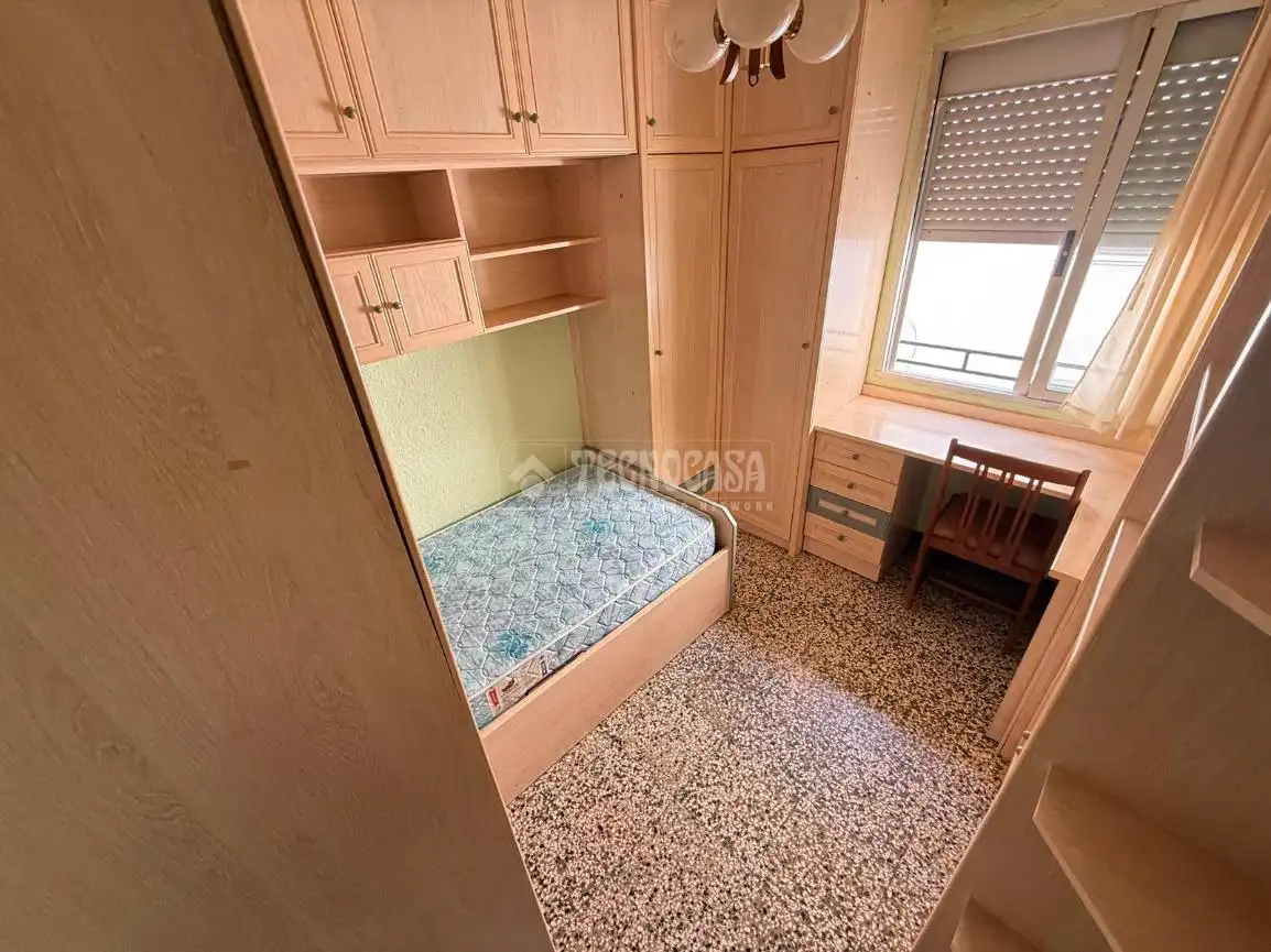 Bedroom of Flat for sale in Zaragoza