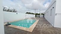 Piscina de Casa o xalet en venda en Chiclana de la Frontera amb Aire condicionat i Piscina