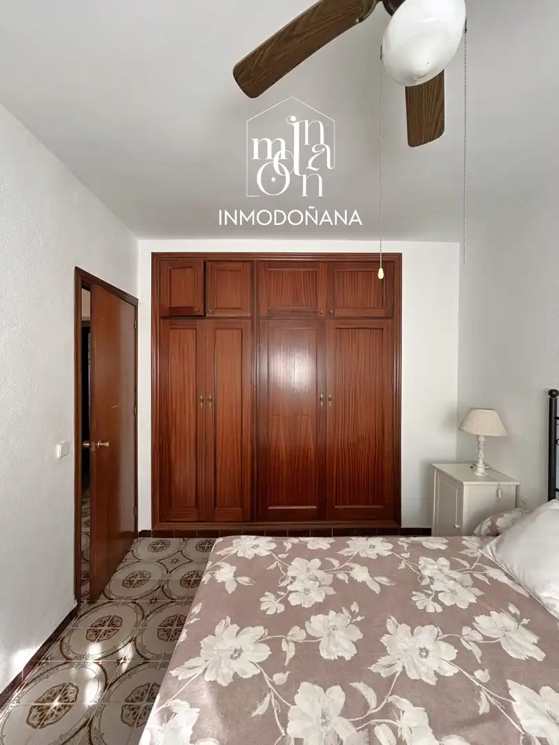 Dormitori de Casa o xalet en venda en Almonte amb Jardí privat, Terrassa i Moblat