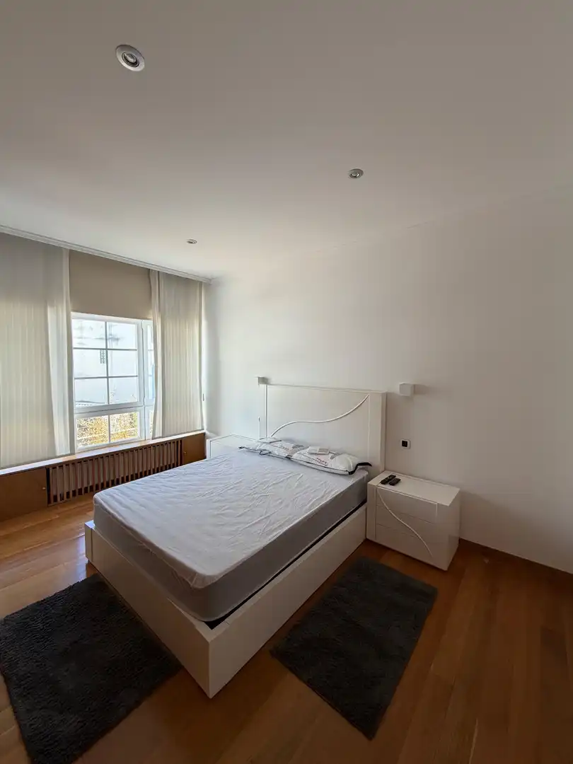Dormitori de Apartament de lloguer en Lugo amb Calefacció, Traster i Moblat