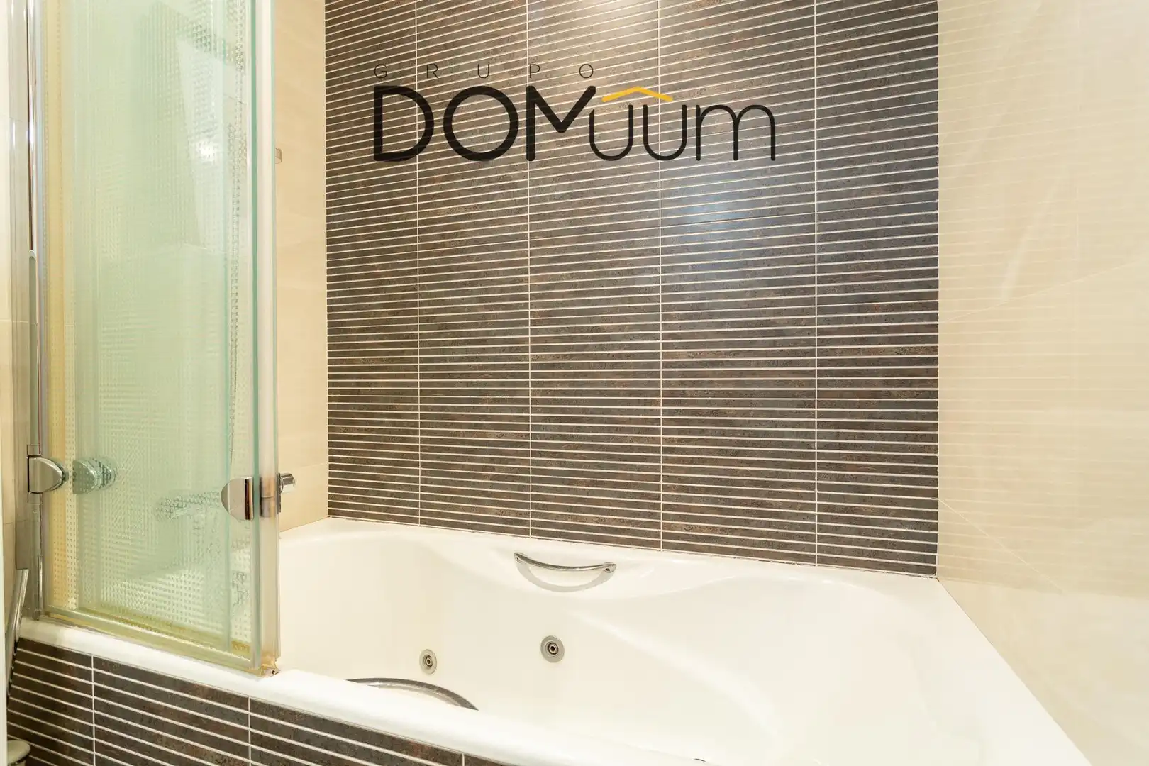 Baño de Piso en venta en Salou con Aire acondicionado, Calefacción y Terraza