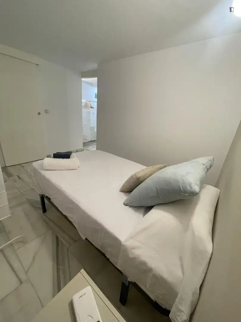 Habitación de Apartamento de alquiler en Madrid con Aire acondicionado, Calefacción y Amueblado