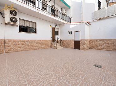 Adosado con jardín en venta en Calle Miguel de Unamuno