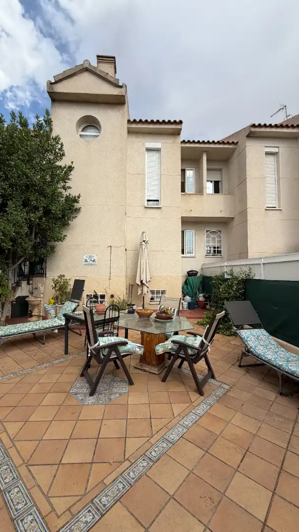 Terrassa de Casa adosada en venda en Torres de la Alameda amb Aire condicionat, Calefacció i Jardí privat