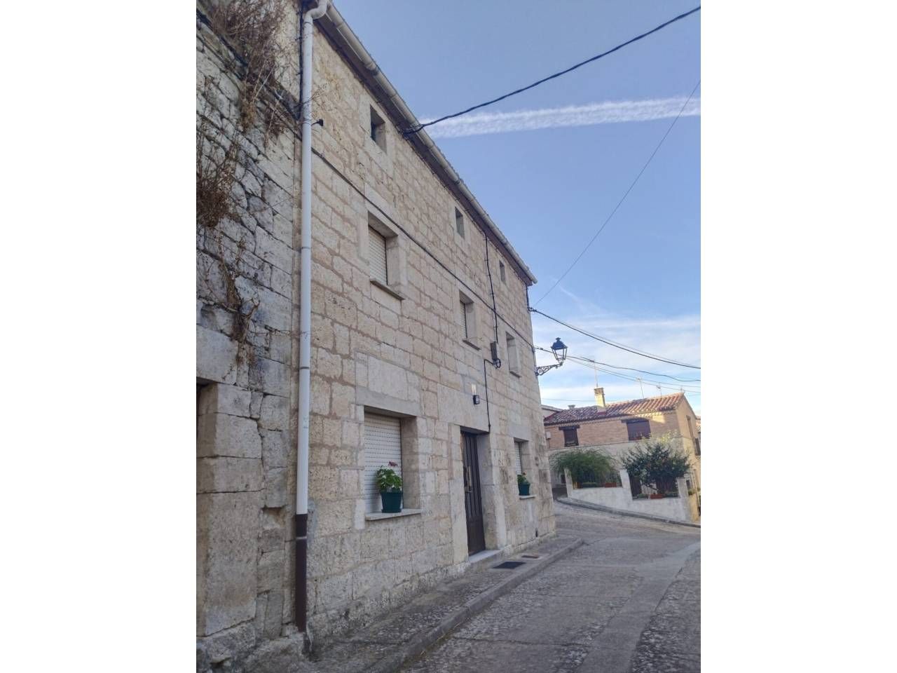 Vista exterior de Casa adosada en venda en Susinos del Páramo amb Calefacció, Terrassa i Moblat