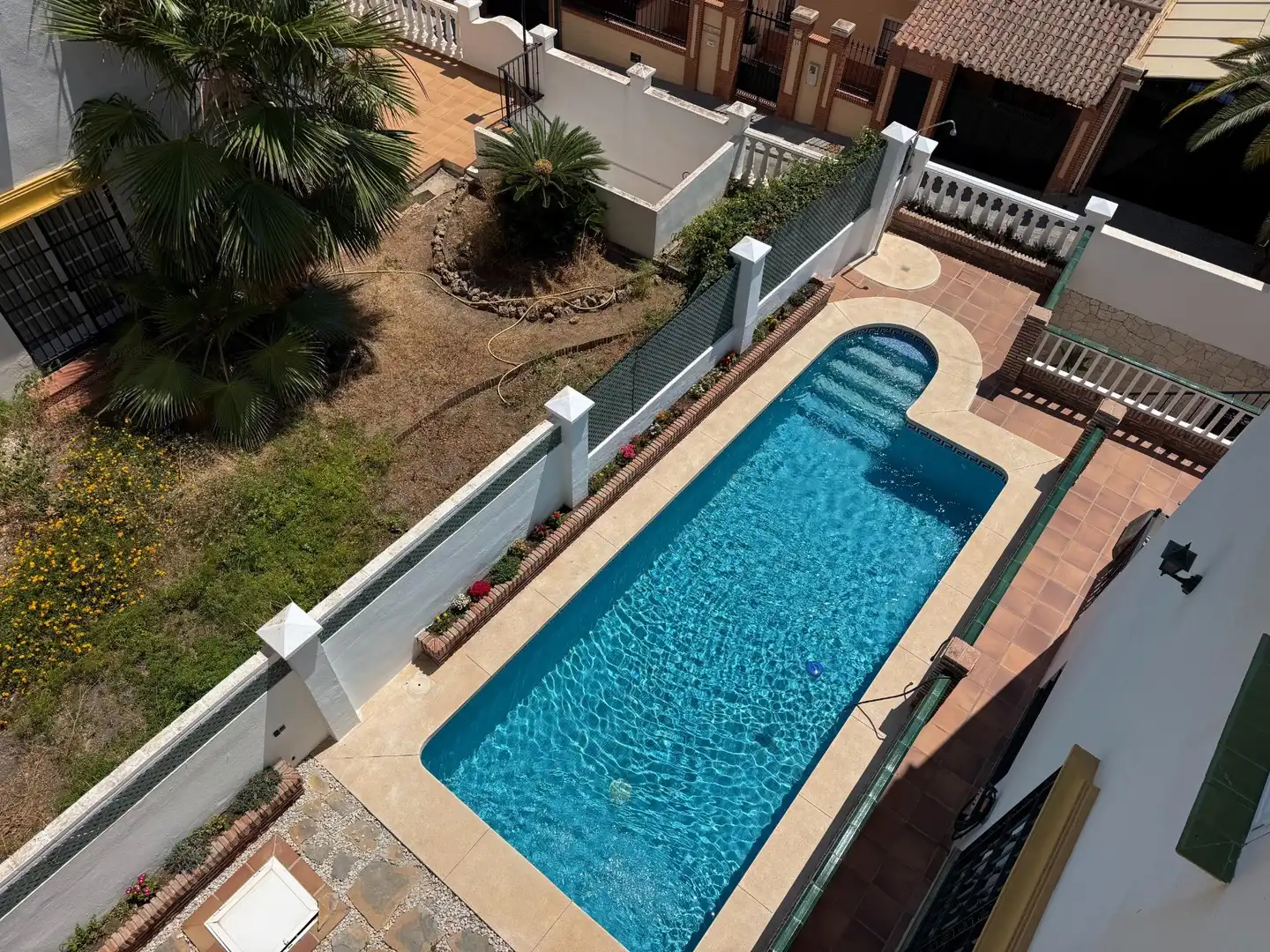 Piscina de Casa adosada en venda en Málaga amb Aire condicionat, Calefacció i Jardí privat