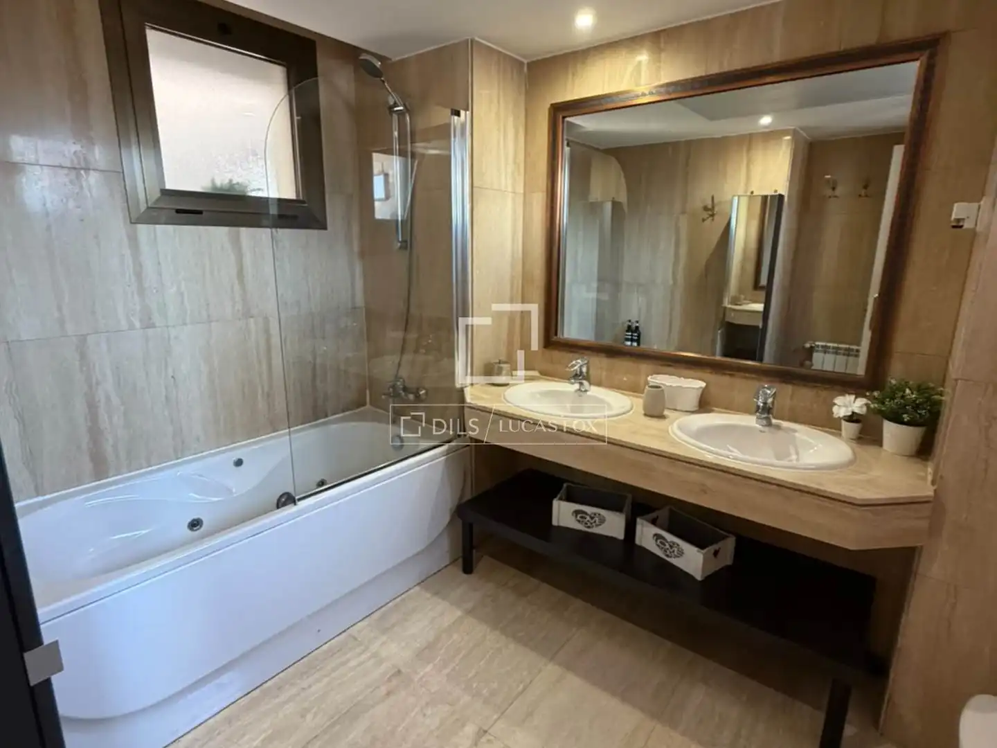 Bathroom of Flat for rent in Majadahonda  with Air Conditioner, Heating and Private garden