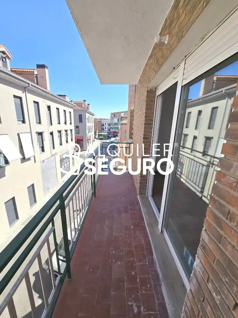 Vista exterior de Piso de alquiler en San Fernando de Henares con Aire acondicionado, Calefacción y Terraza
