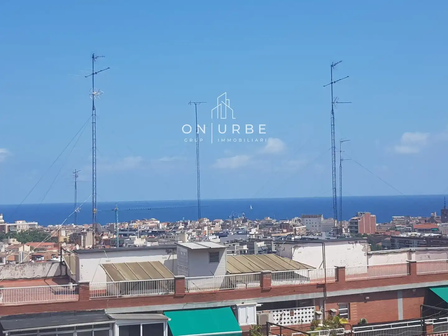 Außenansicht von Maisonette zum Verkauf in Badalona mit Klimaanlage, Heizung und Terrasse