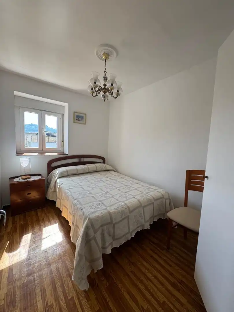 Dormitori de Casa o xalet de lloguer en Laredo amb Jardí privat i Moblat