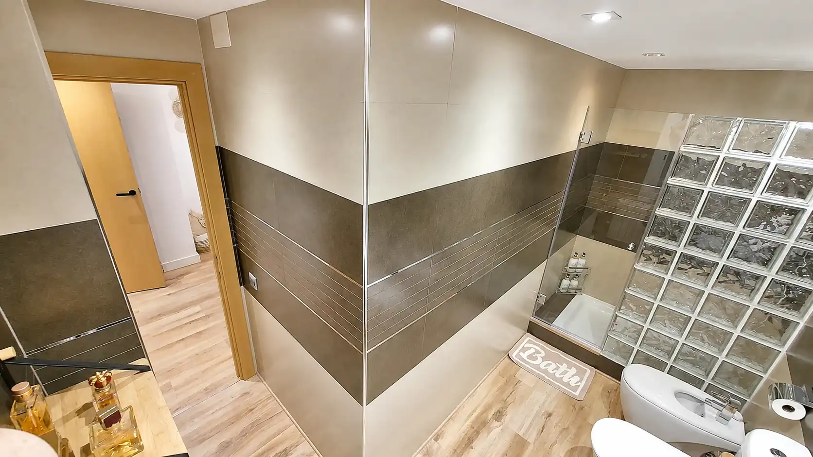 Badezimmer von Dachboden zum Verkauf in Barcelona