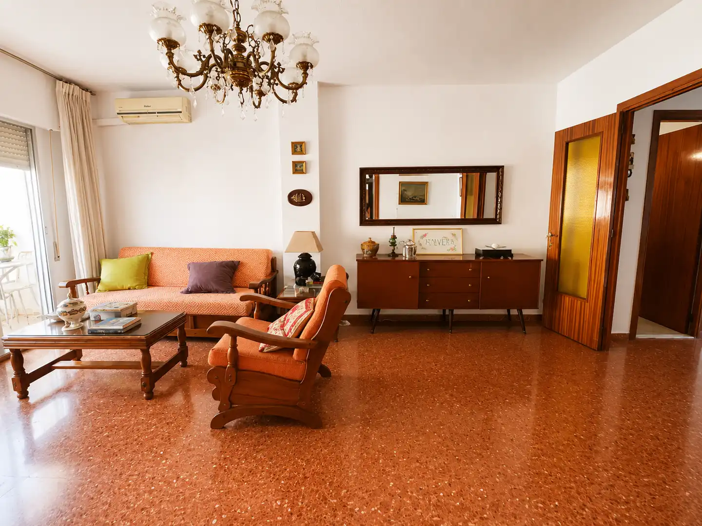 Sala d'estar de Pis en venda en Almería amb Aire condicionat, Terrassa i Moblat