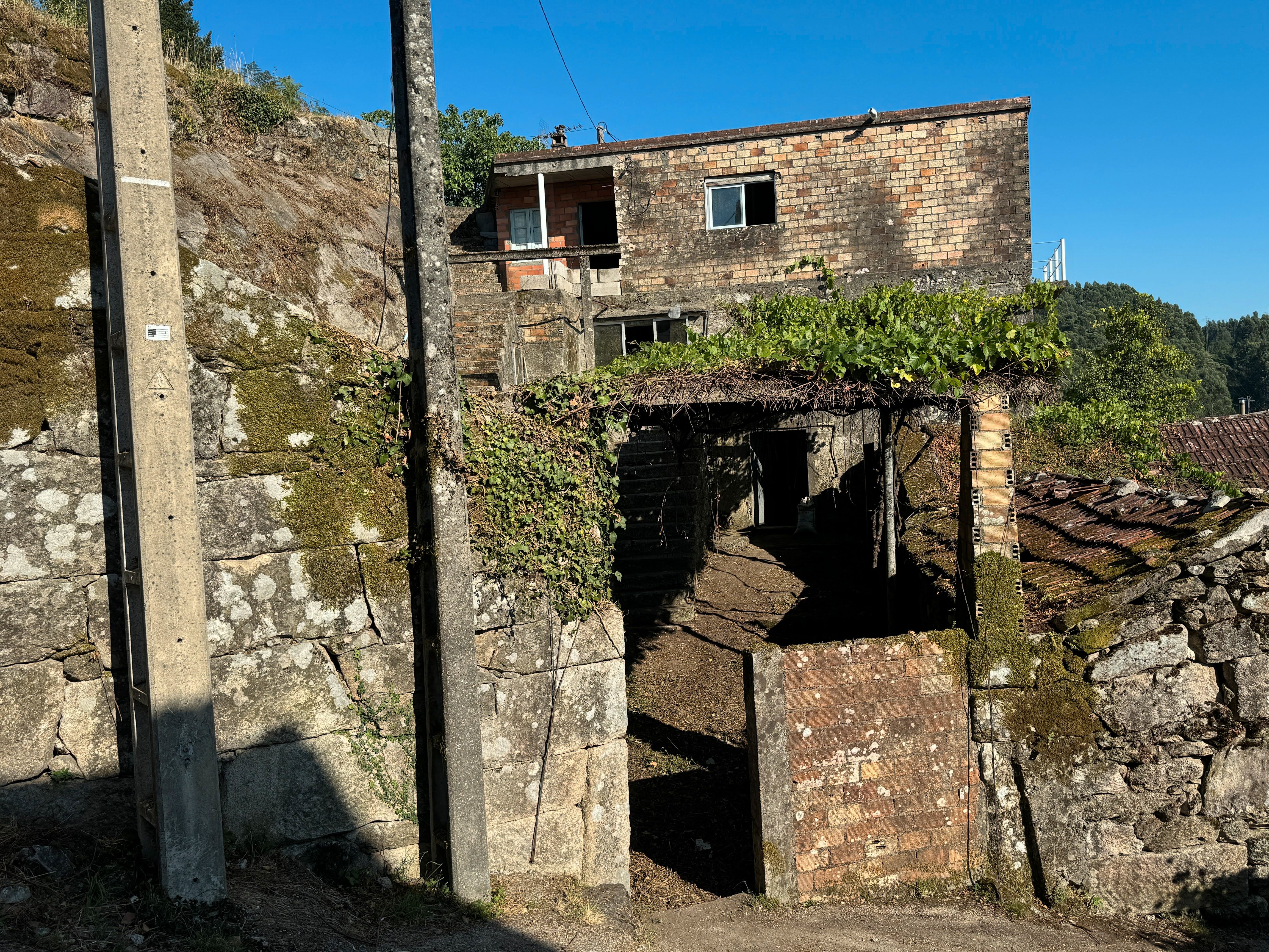Vista exterior de Casa o xalet en venda en Covelo amb Jardí privat i Traster