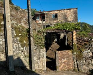 Vista exterior de Casa o xalet en venda en Covelo amb Jardí privat i Traster