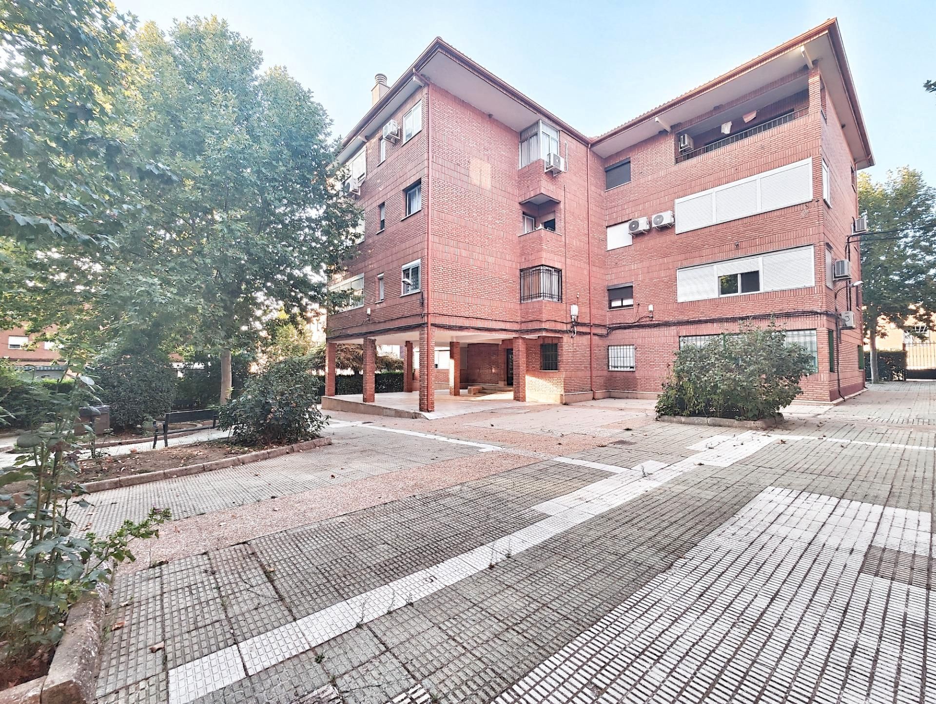 Vista exterior de Pis en venda en Puertollano amb Jardí privat, Parquet i Moblat