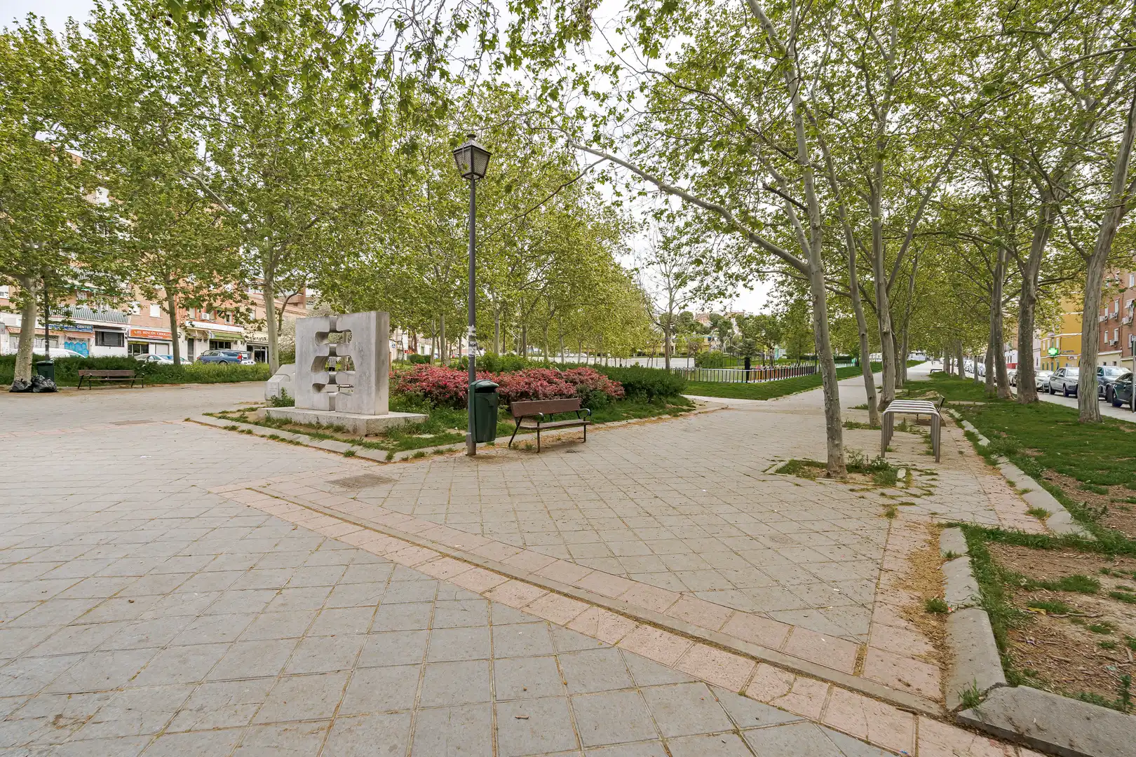 Außenansicht von Wohnung zum Verkauf in Madrid mit Privatgarten, Terrasse und Balkon