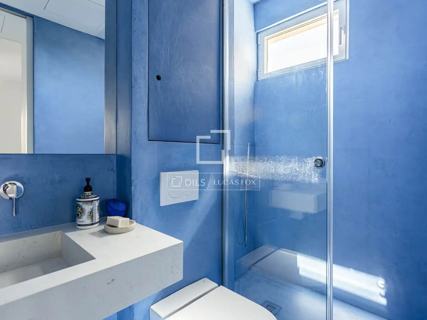 Bathroom of Flat for rent in Madrid  with Air Conditioner, Heating and Private garden