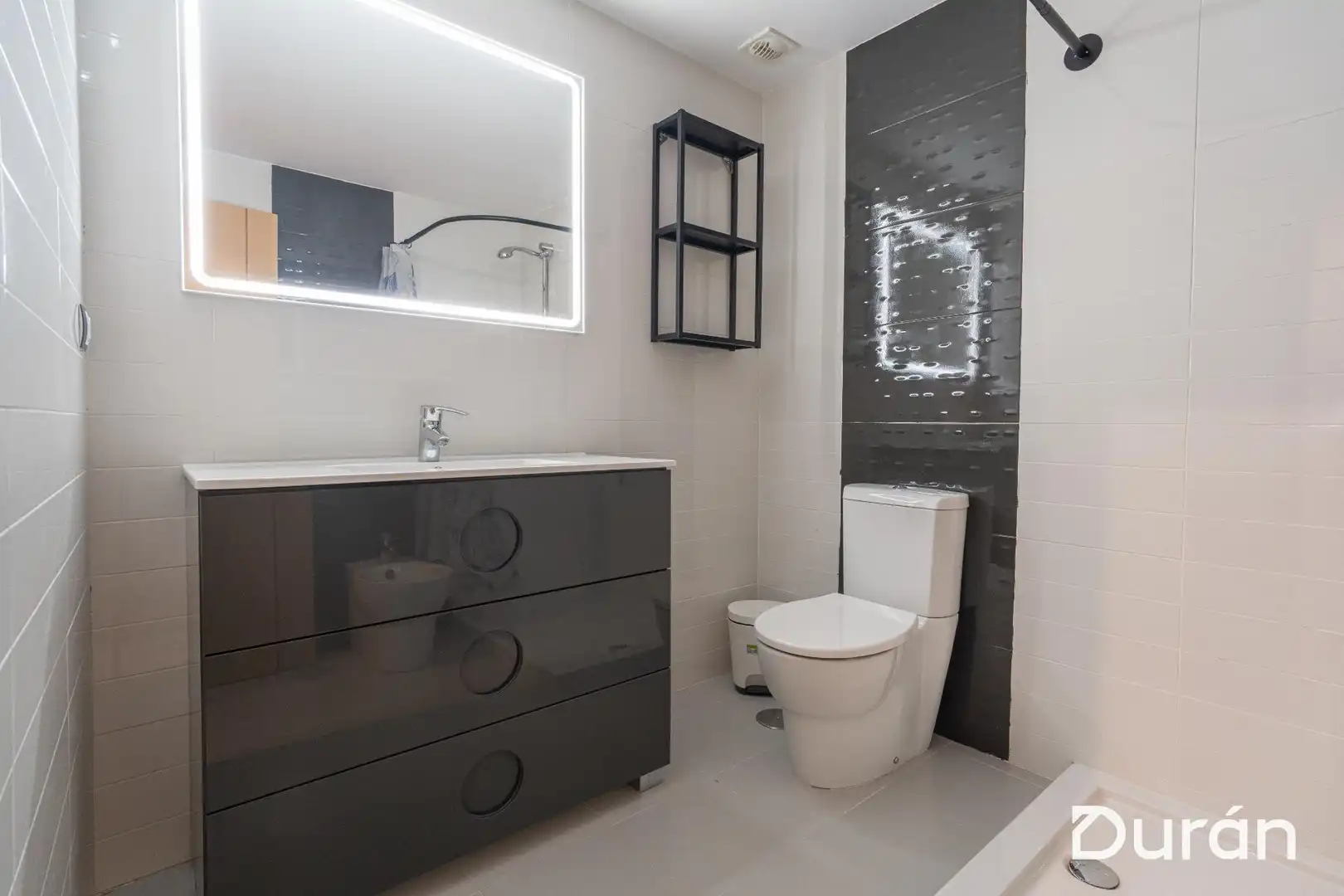Bathroom of Flat for sale in El Ejido  with Parquet flooring, Terrace and Furnished
