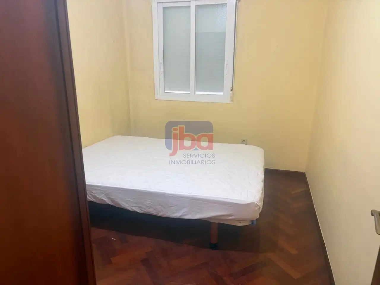 Dormitori de Pis en venda en Ourense Capital  amb Parquet