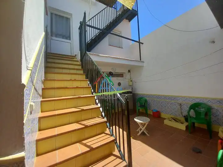 Einfamilien-Reihenhaus zum Verkauf in Almonte mit Klimaanlage, Terrasse und Abstellraum