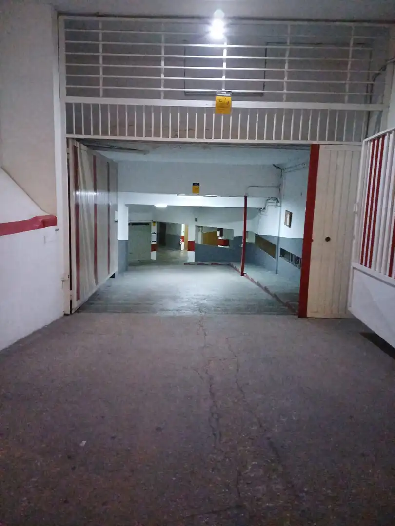Einzelparkplatz mit Aufzug zur Miete in Calle Cañaveral