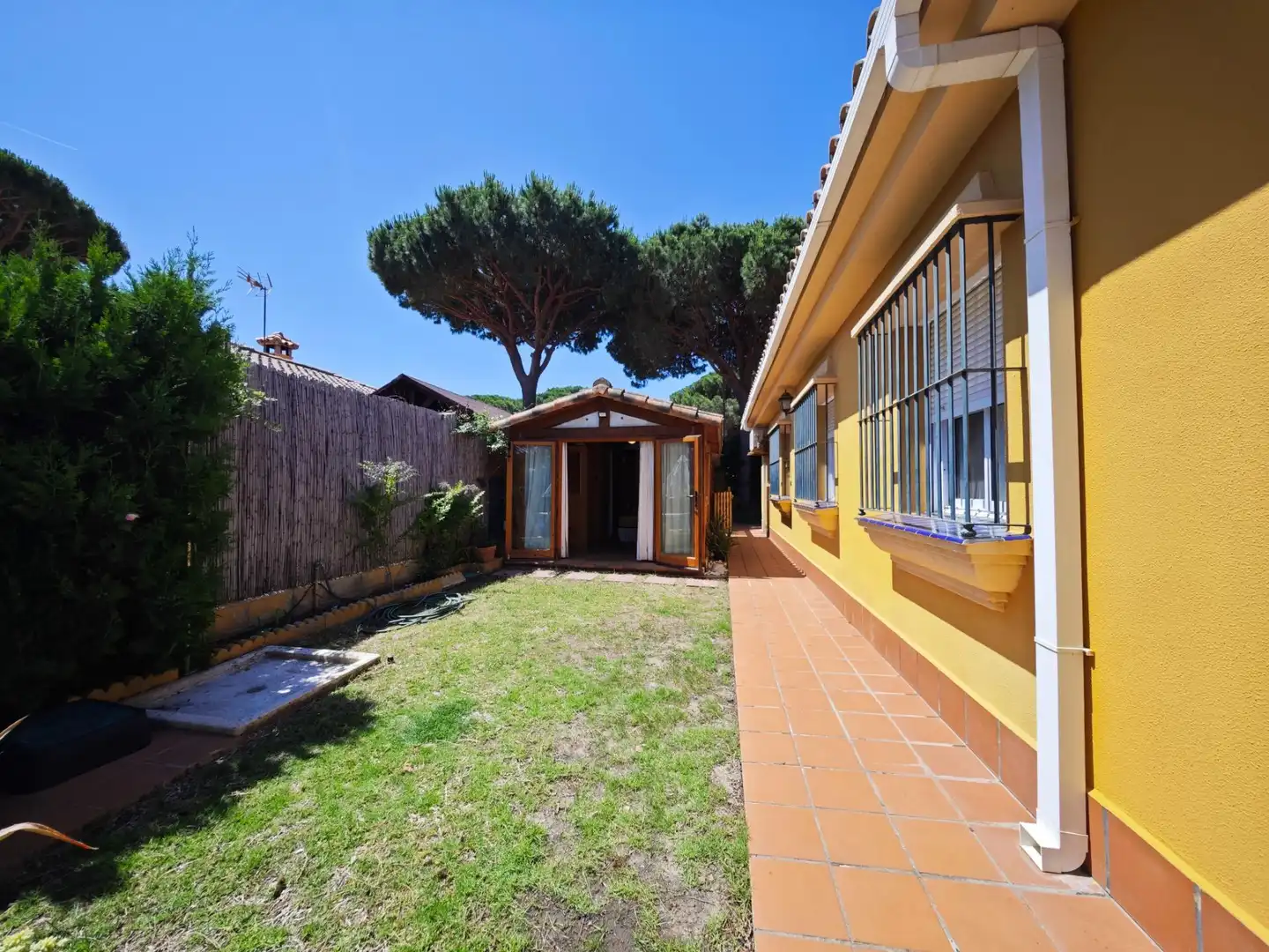 Jardí de Casa o xalet en venda en Chiclana de la Frontera amb Calefacció, Piscina i Moblat