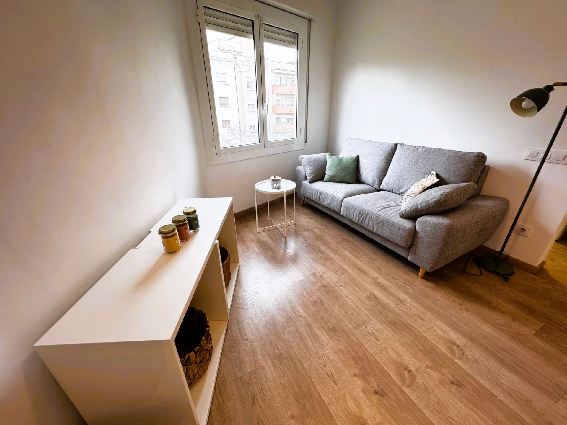 Living room of Flat to rent in  Barcelona Capital  with Parquet flooring, Furnished and Oven