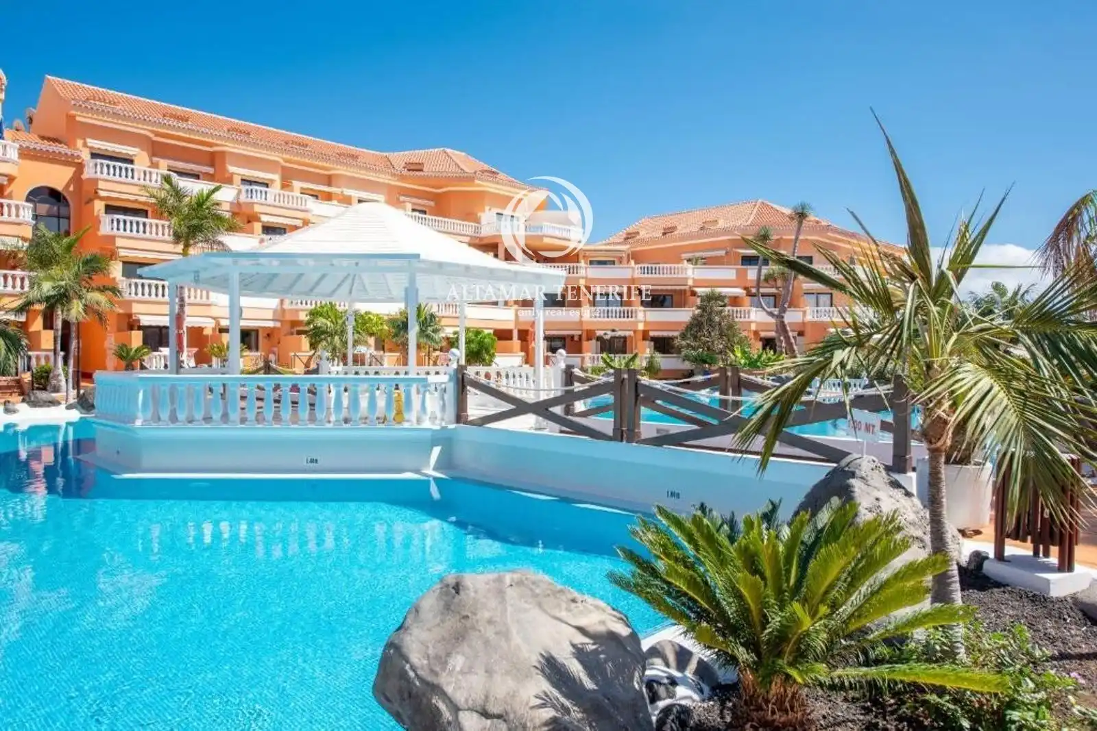 Vista exterior de Apartament en venda en Arona amb Terrassa, Piscina i Piscina comunitària