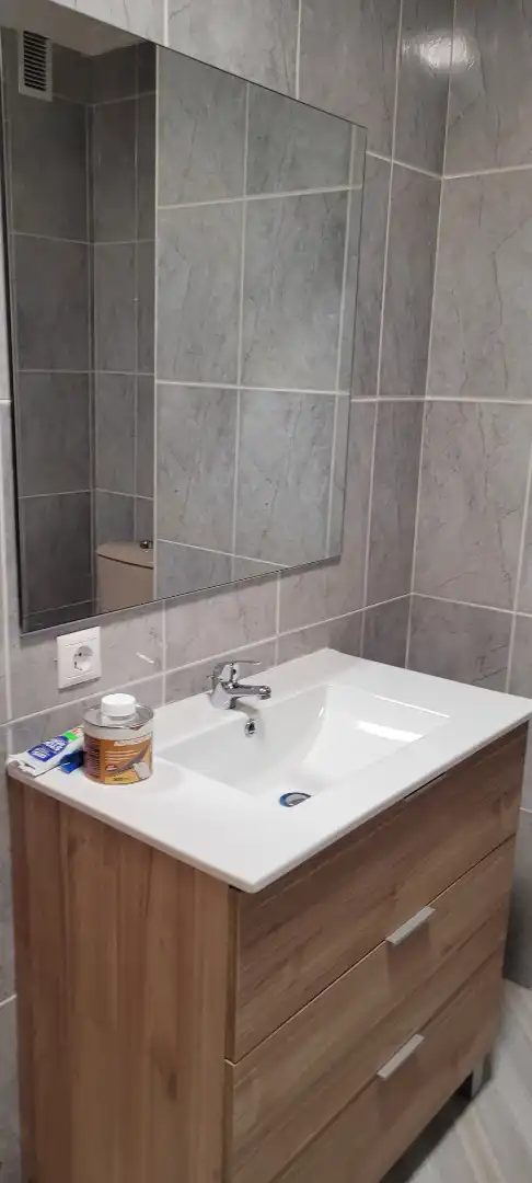 Baño de Piso de alquiler en Cuenca con Calefacción, Parquet y Amueblado