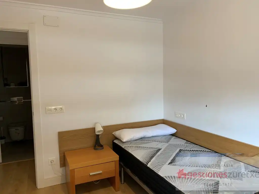 Bedroom of Flat for rent in Bilbao 