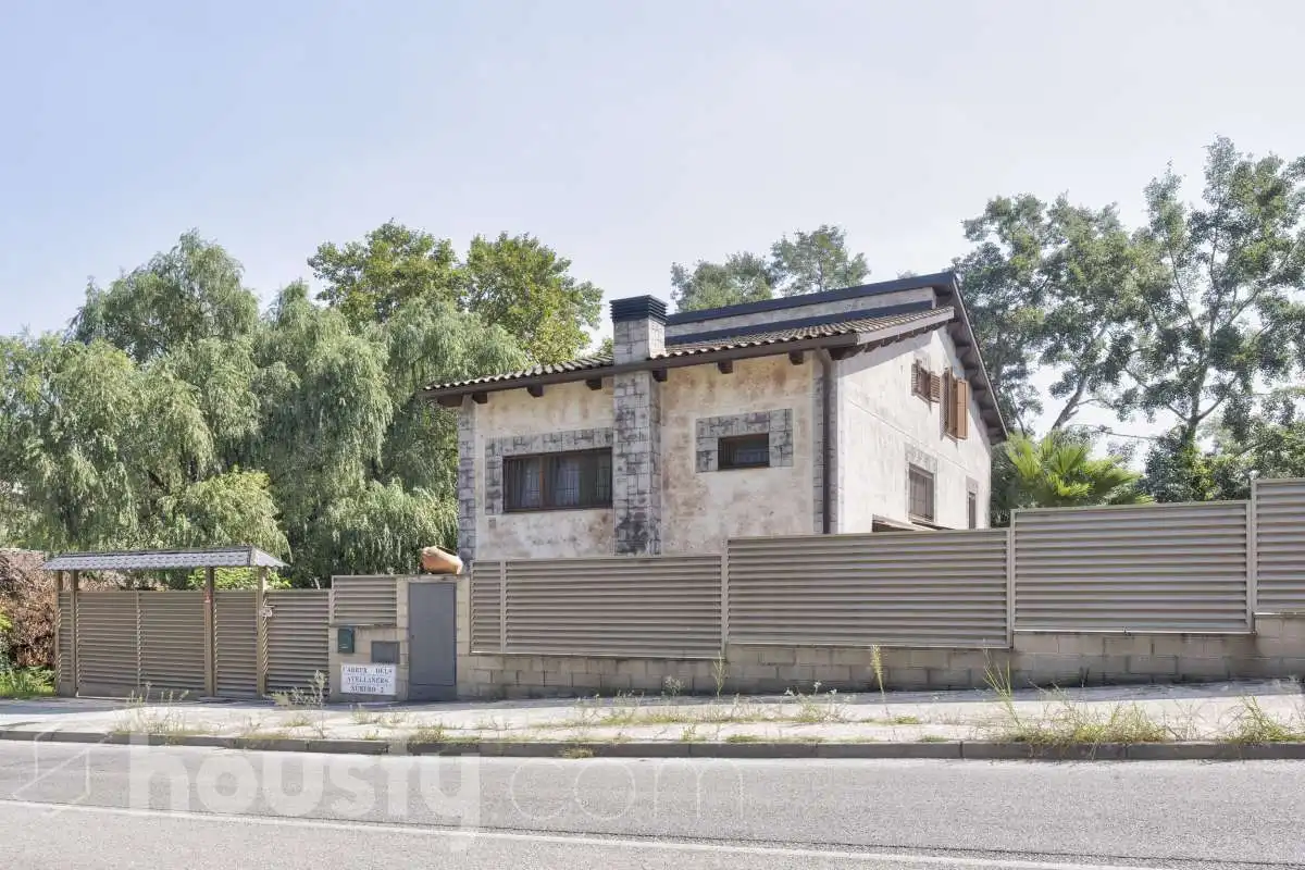Casa con piscina en venta en Carrer dels Avellaners ., imagen 4