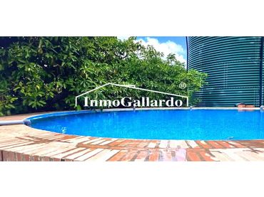 Casa amb piscina en venda a Cútar