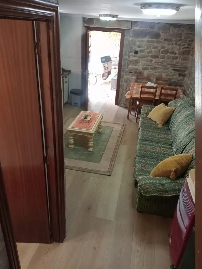 Sala d'estar de Finca rústica en venda en Valdeolea