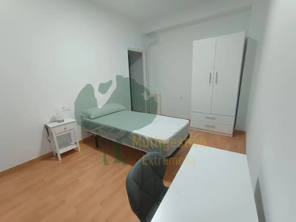 Bedroom of Flat for share in Cáceres  with Heating