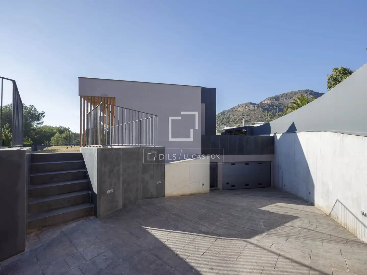 Vista exterior de Casa o xalet en venda en Sagunto / Sagunt amb Aire condicionat, Calefacció i Jardí privat